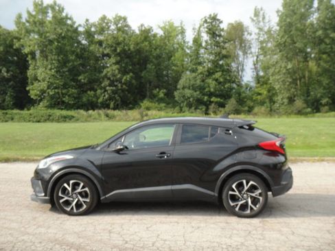 Used 2018 Toyota C-HR XLE image 5