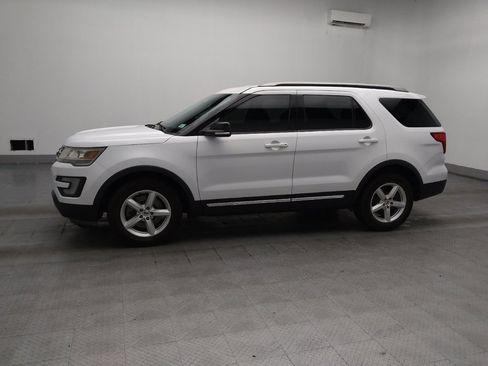 Used 2017 Ford Explorer XLT w/ Equipment Group 202A FWD image 2