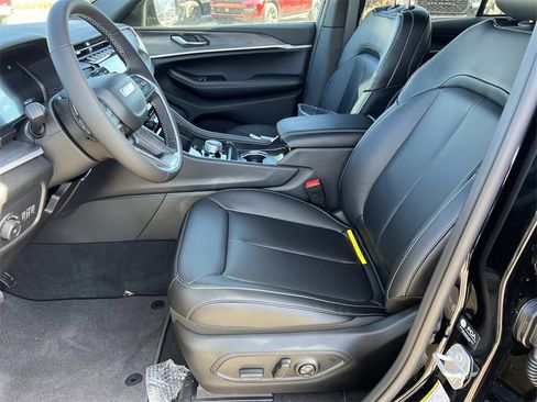 New 2025 Jeep Grand Cherokee Limited image 12