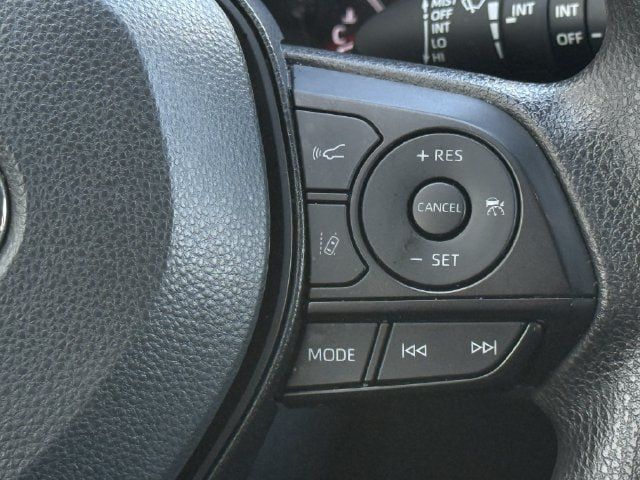 Used 2025 Toyota RAV4 XLE FWD image 15