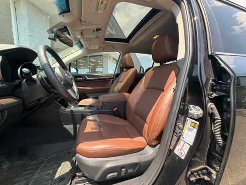 Used 2017 Subaru Outback 3.6R Touring AWD/4WD image 14