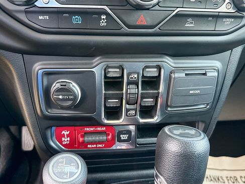 Used 2023 Jeep Wrangler Unlimited Rubicon 4xe w/ Cold Weather Group AWD/4WD image 17