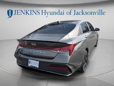 Used 2026 Hyundai Elantra Sport image 4