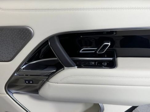 Used 2025 Land Rover Range Rover Autobiography AWD/4WD image 29