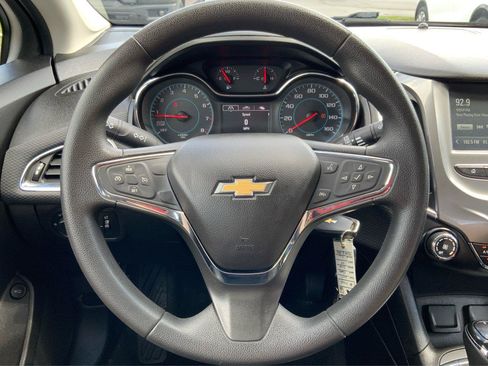 Used 2017 Chevrolet Cruze LT FWD image 16