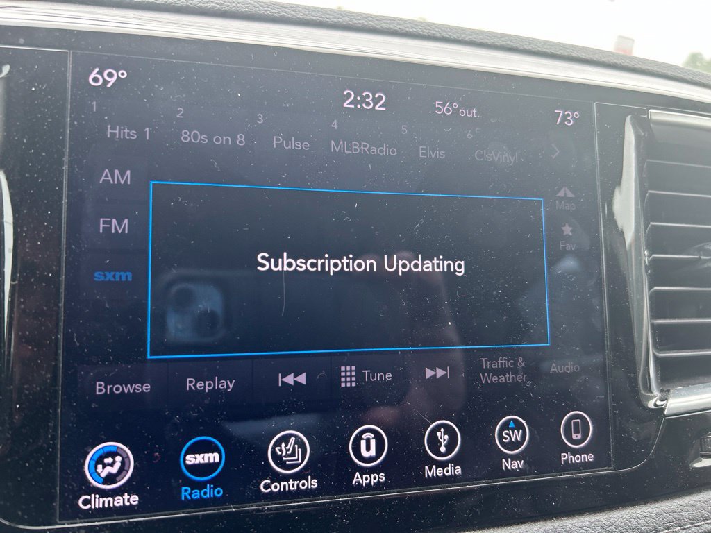 Used 2018 Chrysler Pacifica Limited w/ Tire & Wheel Group FWD image 6