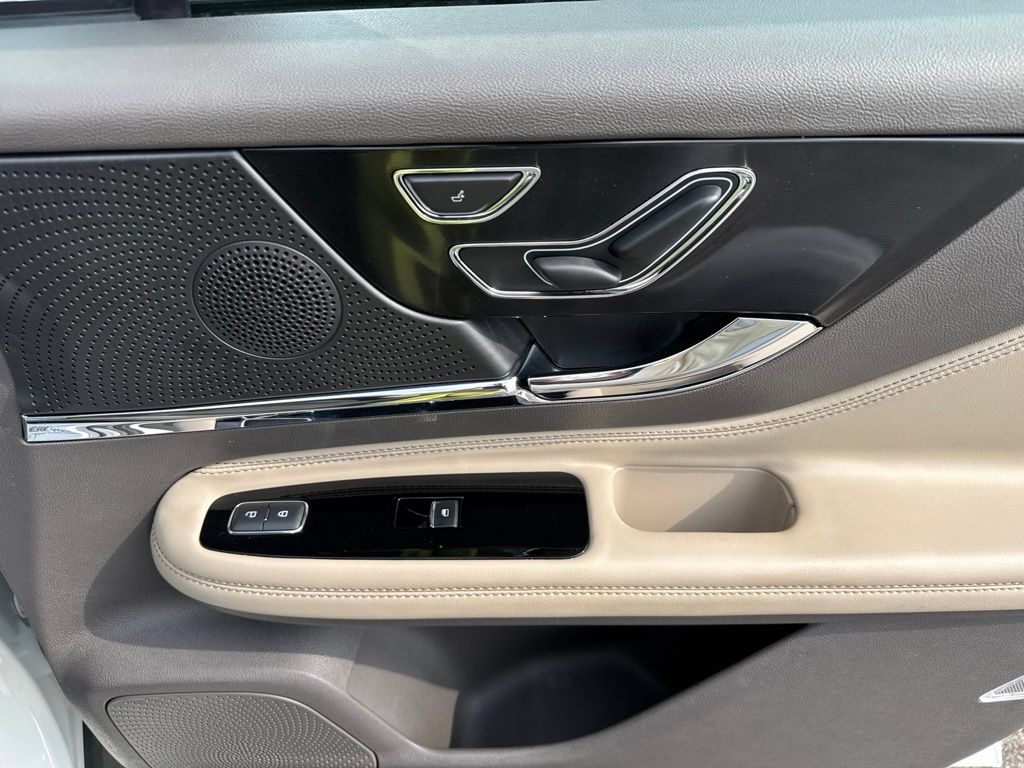 Used 2023 Lincoln Corsair FWD image 25