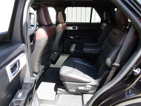 Used 2022 Ford Explorer Platinum w/ Equipment Group 601A AWD/4WD image 11