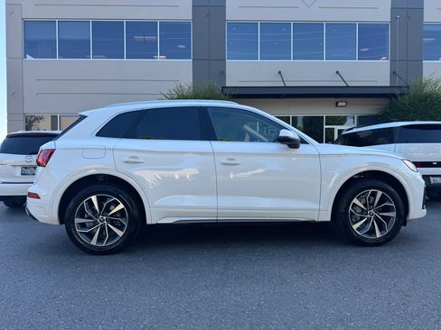 Used 2021 Audi Q5 2.0T Premium Plus w/ Premium Plus Package AWD/4WD image 12