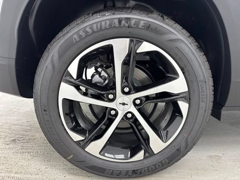 New 2026 Chevrolet Trax RS w/ Sunroof Package FWD image 31