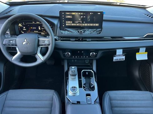 New 2026 Mitsubishi Outlander SE image 14
