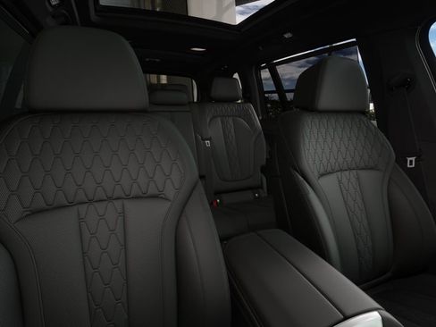 Used 2026 BMW X7 M60i image 39