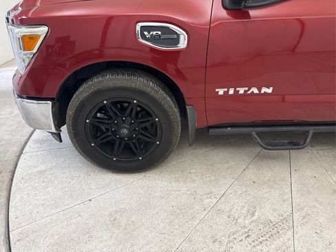 Used 2017 Nissan Titan SV RWD image 11