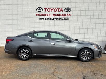 Used 2023 Nissan Altima 2.5 SV