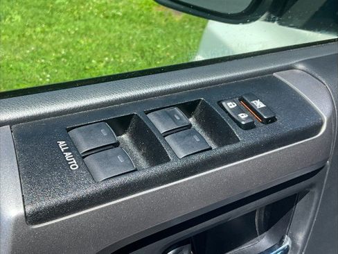Used 2020 Toyota 4Runner SR5 AWD/4WD image 27