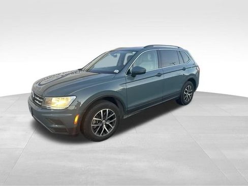 Used 2019 Volkswagen Tiguan SE w/ Panoramic Sunroof Package AWD/4WD image 3