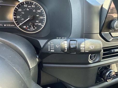 Used 2024 Nissan Pathfinder S image 30