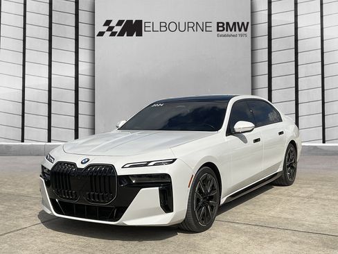 Certified 2024 BMW 760i xDrive w/ Premium Package 2 AWD/4WD image 3