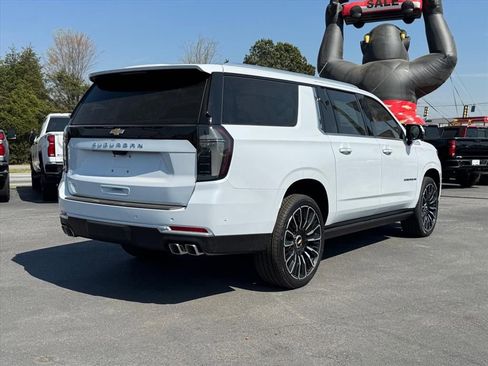New 2026 Chevrolet Suburban High Country AWD/4WD image 3