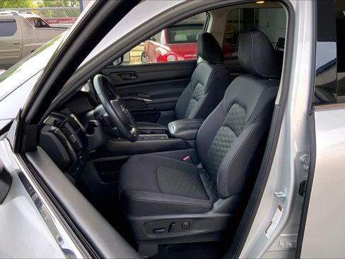 Used 2023 Nissan Pathfinder SV FWD image 8