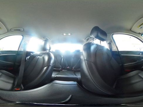 Used 2025 Genesis G70 2.5T image 43