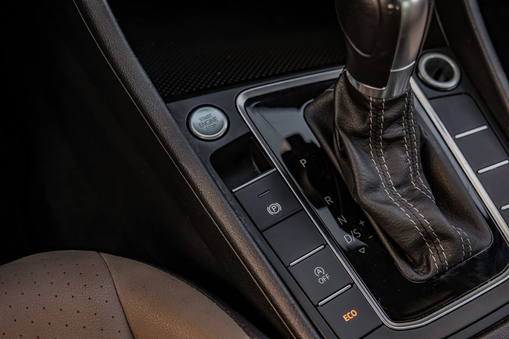 Used 2019 Volkswagen Jetta R-Line FWD image 28