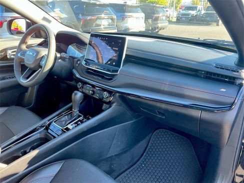 Used 2024 Jeep Compass Trailhawk image 23