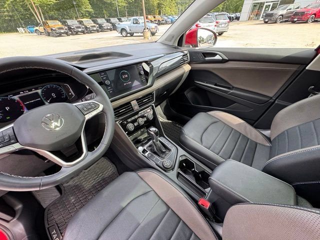 Certified 2022 Volkswagen Taos SEL w/ Panoramic Sunroof Package AWD/4WD image 34