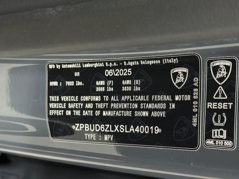 Used 2025 Lamborghini Urus SE AWD/4WD image 51