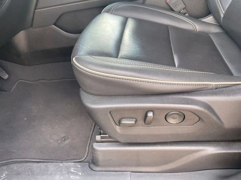 Used 2024 GMC Yukon SLT RWD image 10