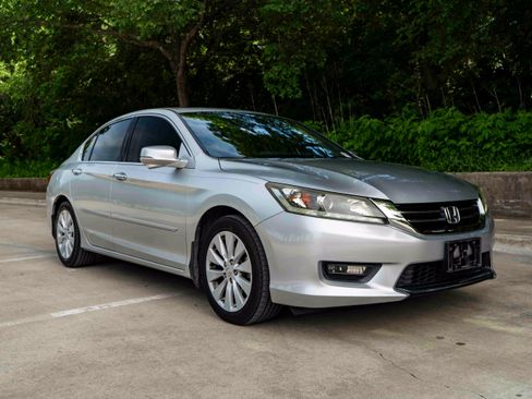 Used 2015 Honda Accord EX-L image 2