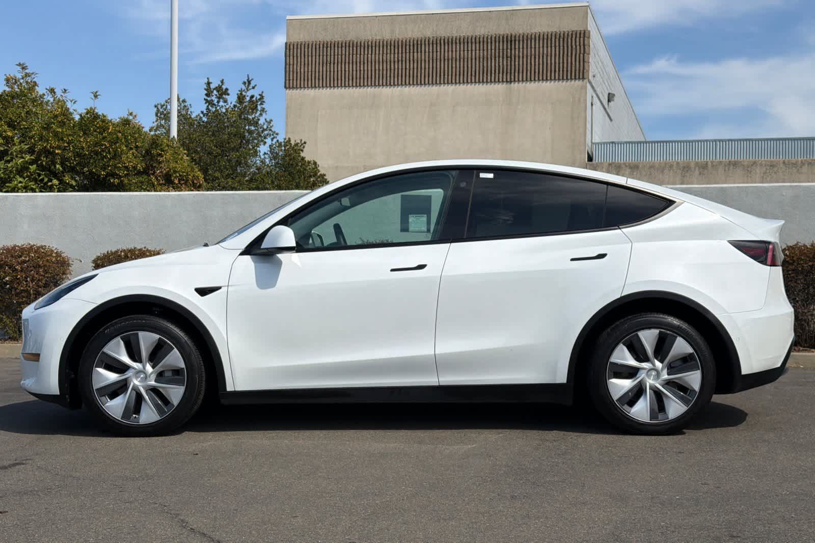 Used 2022 Tesla Model Y Long Range AWD/4WD image 9