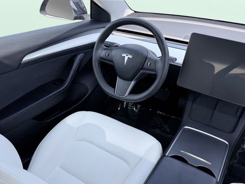 Used 2022 Tesla Model 3 Standard Range RWD image 44