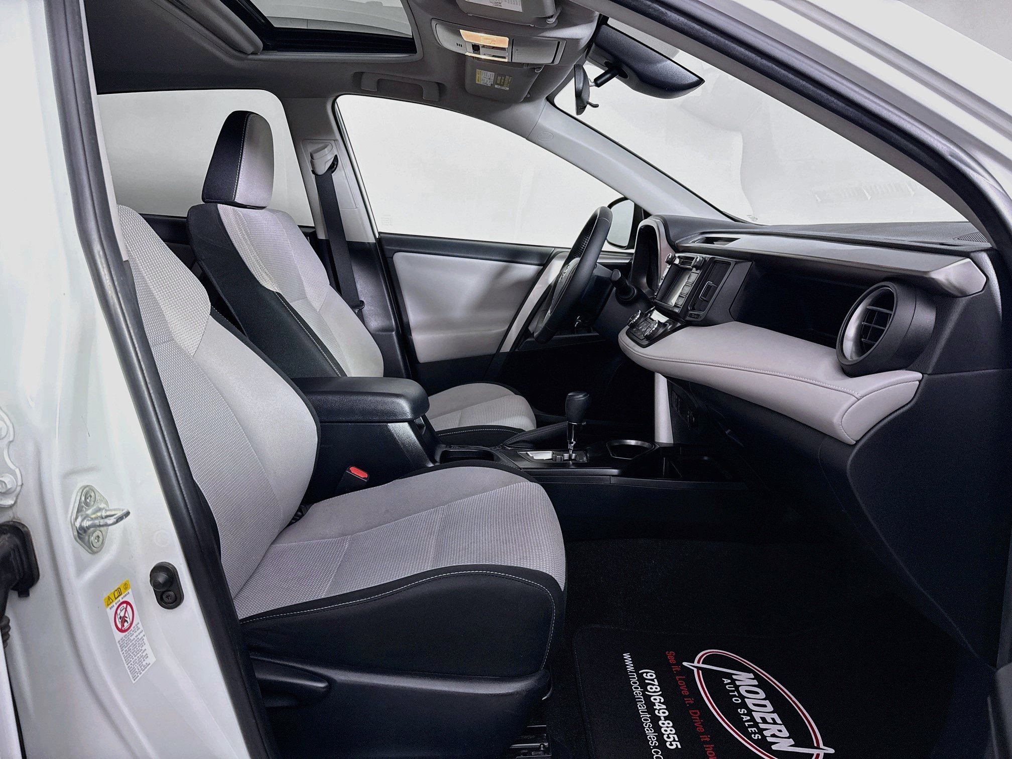 Used 2018 Toyota RAV4 XLE AWD/4WD image 35