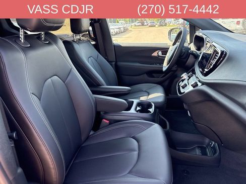 New 2026 Chrysler Pacifica Select FWD image 37