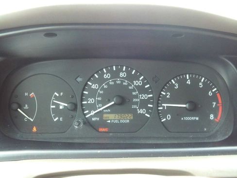 Used 2001 Toyota Camry LE w/ Value Pkg 5 FWD image 9