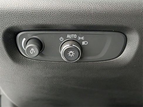 Used 2022 Chevrolet Traverse LT image 14