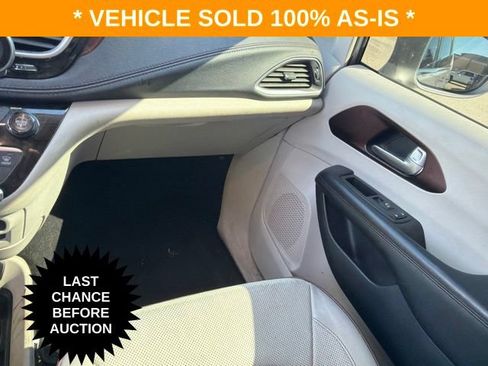 Used 2017 Chrysler Pacifica Limited w/ UConnect Theater Package FWD image 27