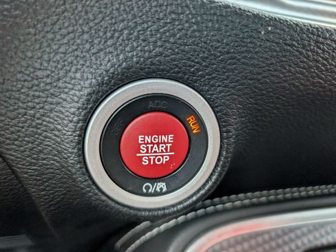 Used 2016 Dodge Challenger SRT Hellcat RWD image 18