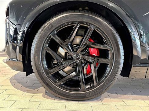 Used 2025 Audi SQ6 e-tron Prestige w/ 21" Black Optic Wheel Package AWD/4WD image 14