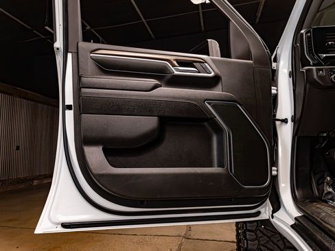 Used 2024 Chevrolet Silverado 3500 LT w/ Convenience Package image 30