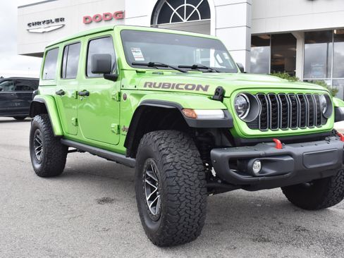 Used 2025 Jeep Wrangler Unlimited Rubicon image 3