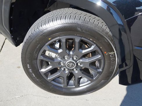 Used 2023 Toyota Tundra Platinum image 10