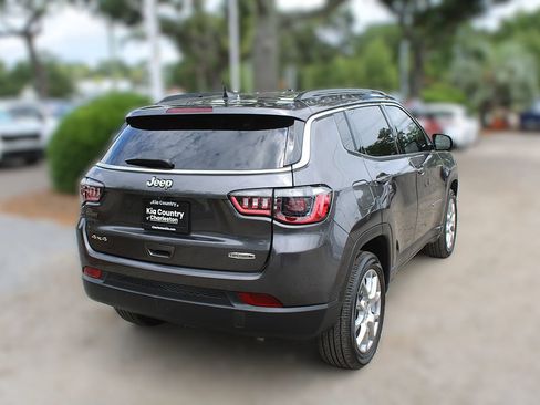 Used 2022 Jeep Compass Latitude AWD/4WD image 7