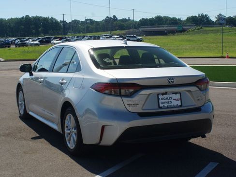Used 2025 Toyota Corolla XLE FWD image 16