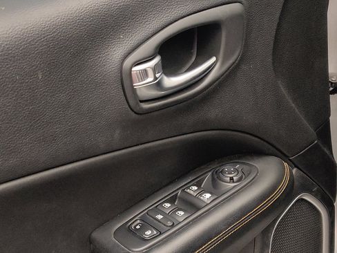 Used 2018 Jeep Compass Limited w/ Navigation Group FWD image 27