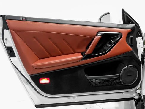 Used 2021 Nissan GT-R Premium image 37