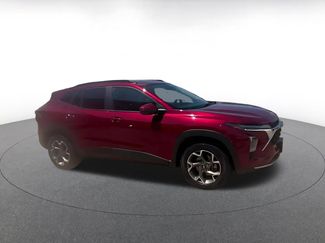 Used 2025 Chevrolet Trax LT w/ LT Convenience Package FWD video 2
