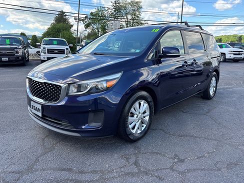 Used 2018 Kia Sedona LX w/ LX Essentials Premium Package FWD image 3