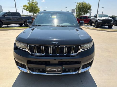Used 2023 Jeep Grand Cherokee L Limited w/ Luxury Tech Group II AWD/4WD image 8